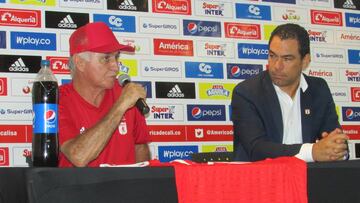 Fernando &#039;Pecoso&#039; Castro durante su presentaci&oacute;n como nuevo director t&eacute;cnico del Am&eacute;rica de Cali