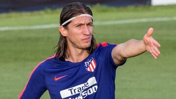 Filipe Luis, pretendido por el Arsenal, en un entrenamiento con el Atl&eacute;tico.