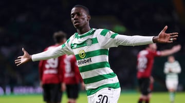 Weah emigró a la liga francesa para formar parte del PSG en 2018, pero un año después fue cedido al Celtic, todo esto para terminar en las filas del Lille de Francia.