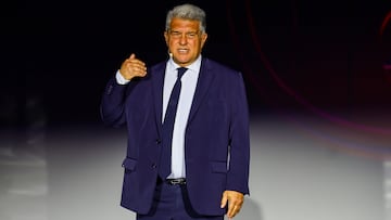 10/04/25 BARCELONA
ACTO DE PRESENTACION DEL BARÇA MOBILE BARCA MOBILE EN EL BARÇA INMESIVE TOUR CON LA PRESENCIA DEL PRESIDENT DEL FC BARCELONA JOAN LAPORTA EL CEO DE NEW ERA VISIONARY GROUP RUSLAN BIRLADEANU Y EL DIRECTOR GENERAL B2B DE MASORANGE JOAQUIN COLINO