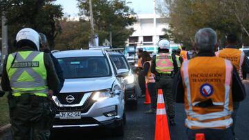 Restricción vehicular, 13 de mayo: autos que no pueden circular en Santiago y calendario de todo el mes