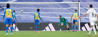 Puerta grande y enfermería