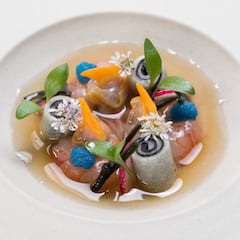 Voro, el único restaurante con dos estrellas Michelin de Baleares, nos conquista con la magnifica propuesta gastronómica del chef Álvaro Salazar