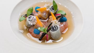 Voro, el único restaurante con dos estrellas Michelin de Baleares, nos conquista con la magnifica propuesta gastronómica del chef Álvaro Salazar