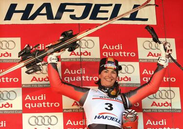 En 2004, la esquiadora se convirtió en la primera española en ganar seis pruebas en la Copa del Mundo de esquí. En la temporada 2005-06 fue medalla de plata en el Eslalon Gigante de la Copa del Mundo.