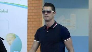 <b>10.40 HORAS. </b>AS fue testigo de la llegada de Cristiano a la clínica.