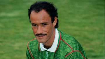 during the media day of the Mexican National Team (Mexican National Team) prior to the 1994 United States World Cup at CECAP.
<br><br>
durante el dia de medios de la Seleccion Nacional de Mexico (Seleccion Mexicana) previo al Mundial de Estados Unidos 1994 en el CECAP.