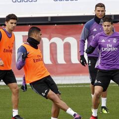 Sobrecarga muscular pone en duda a James en Liga y Copa