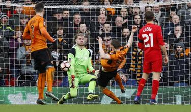 Klopp says sorry but Liverpool's defensive misgivings persist