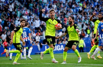 El argentino marc el primer gol del Betis. Aprovech un hueco en la lnea defensiva del Espanyol para armar un disparo ajustado y batir al portero, rompiendo de esta forma su sequa goleadora. No marcaba desde el 15 de diciembre.