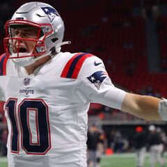 Mac Jones continues his case as best rookie QB of the season