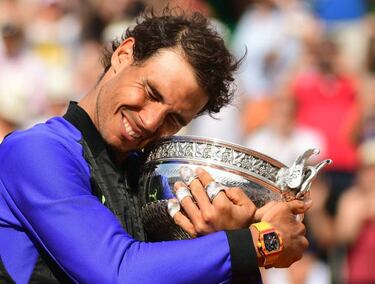 Nadal crushes Wawrinka to claim record 10th French Open