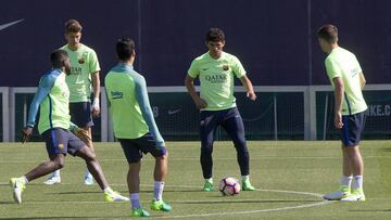 Carles Ale&ntilde;&aacute;, de frente, el &uacute;nico futbolista ilusionante de La Masia en la categor&iacute;a inmediatamente anterior al primer equipo.