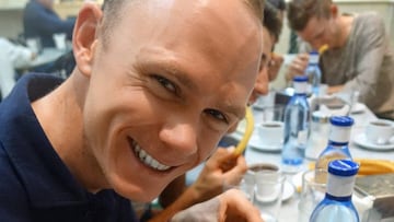 Froome añora la Vuelta 2017 con unos churros a altas horas