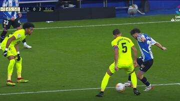 La cola de vaca que acabó en codazo en la cara y gol del Espanyol