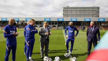 13/04/21 FC BARCELONA ACTO FOTO OFICIAL TEMPORADA 2020 - 2021
JOAN LAPORTA PRESIDENTE
KOEMAN