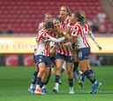 Chivas toma ventaja sobre Pumas y acaricia las Semifinales