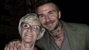 El astro inglés, David Beckham, festejó junto al resto de su familia el cumpleaños número 70 de su mamá, pero lo hizo de una manera poco ordinaria.