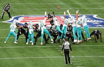 Los Jaguars consiguieron cortar su racha de 20 derrotas ganando con un gol de campo a los Dolphins