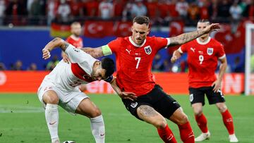 Soccer Football - Euro 2024 - Round of 16 - Austria v Turkey - Leipzig Stadium, Leipzig, Germany - July 2, 2024 Turkey's Kaan Ayhan in action with Austria's Marko Arnautovic REUTERS/Wolfgang Rattay