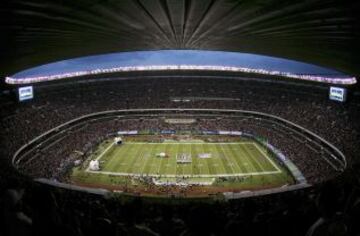 El Estadio Azteca en la última visita de la NFL a México.