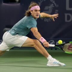 Tsitsipas sigue intratable y Monfils sorprende a Cilic