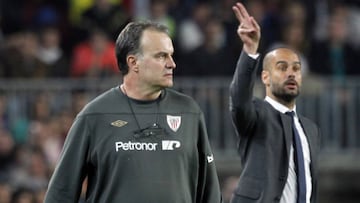 Marcelo Bielsa y Pep Guardiola en un partido de Liga durante un partido de Liga entre el Barcelona y el Athletic en el Camp Nou.