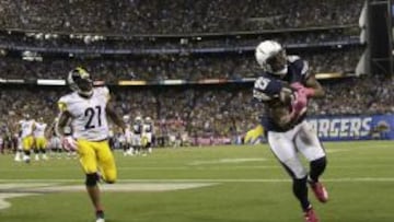 Antonio Gates anota un touchdown contra los Steelers sin que ning&uacute;n defensa se lo impida.