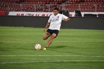 La Selección Colombia entrenó en el Estadio Nacional de Chile antes de enfrentar a la Roja de Reinaldo Rueda por la fecha 2 de Eliminatorias.