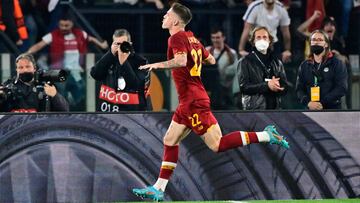 14 April 2022, Italy, Rome: Roma's Nicolo' Zaniolo celebrates scoring his side's second goal during the UEFA Europa Conference League quarter-final, second leg soccer match between AS Roma and FK Bodo/Glimt at Stadio Olimpico. Photo: Fabriz