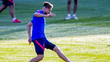 H&eacute;ctor Herrera, durante un entrenamiento del Atl&eacute;tico.