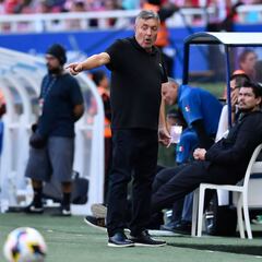 Torrent no va; Chivas sigue en búsqueda de técnico