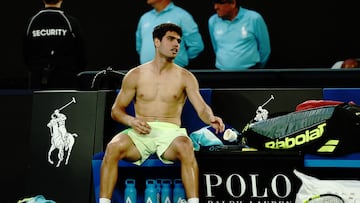 Carlos Alcaraz durante el partido con Alexander Zverev.