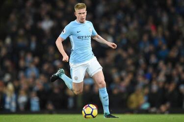 De Bruyne and Pogba get stuck in ahead of Manchester derby