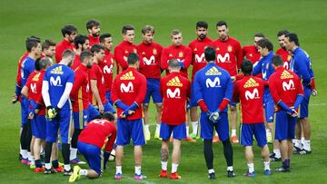 Espa&ntilde;a, durante su &uacute;ltimo entrenamiento en Par&iacute;s antes de ganar a Francia.