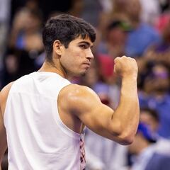 Alcaraz desborda a Harris para pasar a tercera ronda