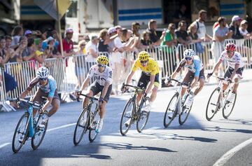 Landa , Froome, Bardet y Contador durante la 15ª etapa del Tour de Francia.
