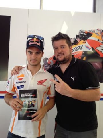 Dani Pedrosa y el autor Mela Chércoles.