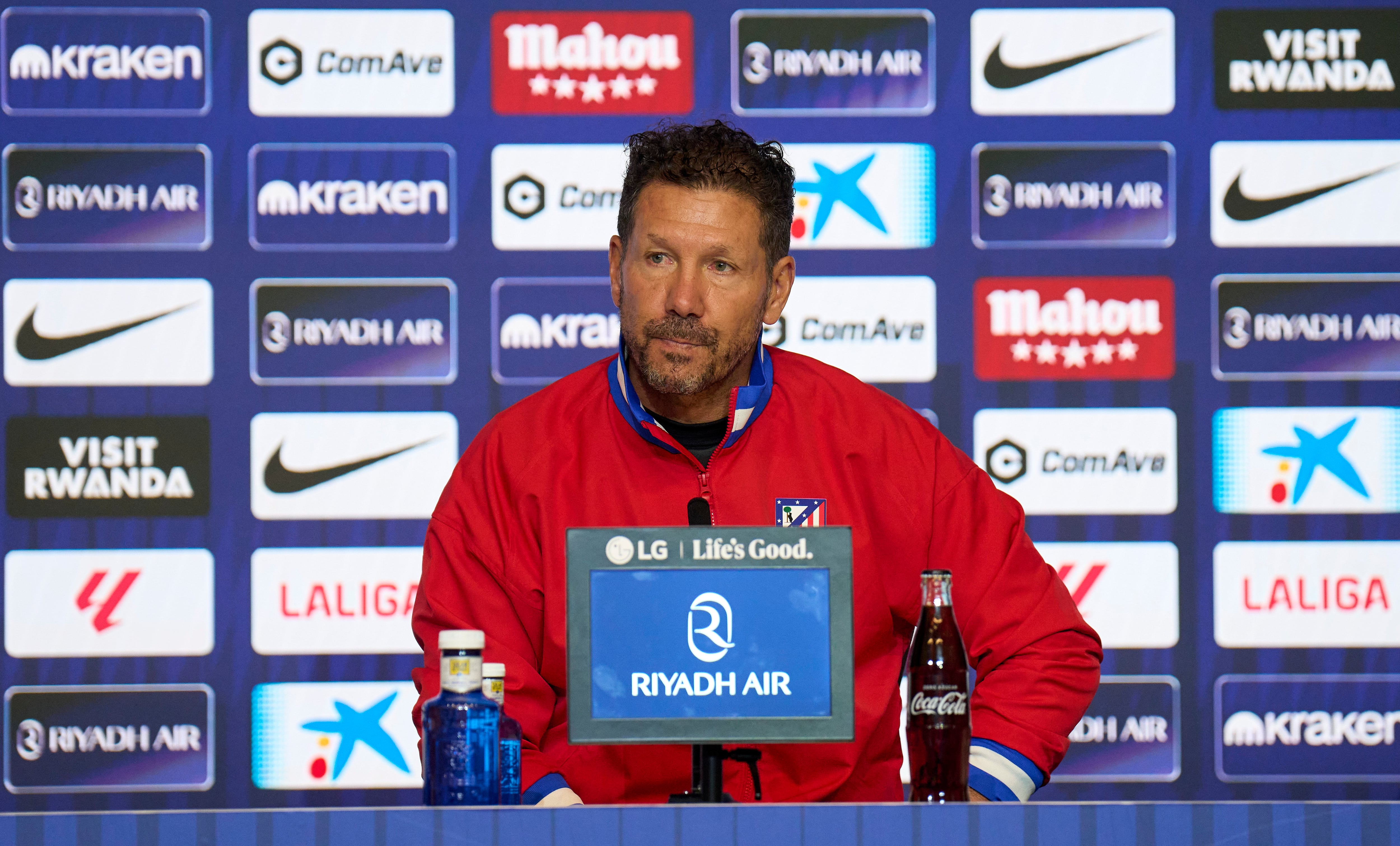 Simeone: “¿El Clásico? Más difícil lo tienen los árbitros que nosotros”