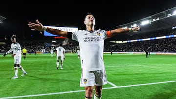 'Chicharito' Hernández marcó el primer gol del cotejo entre LA Galaxy-Sporting KC, con lo que llegó a doscientos goles a nivel de clubes en toda su carrera.