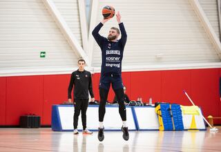 El Baskonia recibe al Milán sin Diallo, pero con Radzevicius