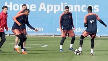 Lionel Messi compartió ayer rondo con Ousmane Dembélé en la sesión preparatoria y espera que hoy puedan ganar al Leganés en el Camp Nou.