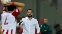 Soccer Football - Europa League - Group G - Olympiacos v SC Freiburg - Karaiskaki Stadium, Piraeus, Greece - September 15, 2022 Olympiacos coach Carlos Corberan REUTERS/Costas Baltas