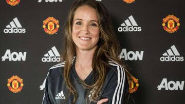 Casey Stone, entrenadora del Manchester United.