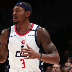 Ni el récord de Bradley Beal logra que los Bucks caigan