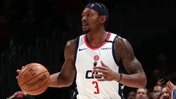 Ni el récord de Bradley Beal logra que los Bucks caigan