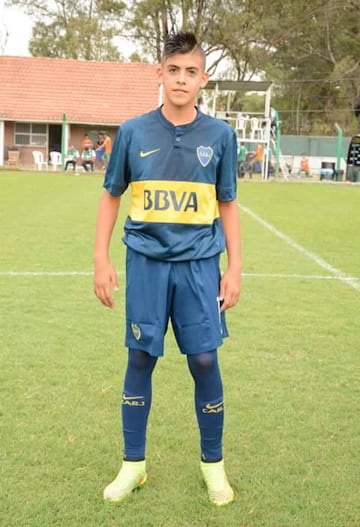 El joven chileno cumplió el 2019 su gran sueño: debutar en el equipo estelar de Boca Juniors. Ahora espera demostrar su capacidad en Chile.