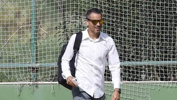 Ángel López visita un entrenamiento de Las Palmas.