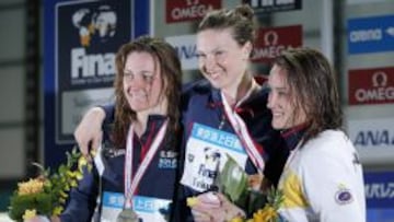 La neozelandesa Lauren Boyle posa cojn la medallista de plata, Melanie Costa (izquierda) y la de bronce, Mireia Belmonte. Es el podio de los 400 metros libres. 