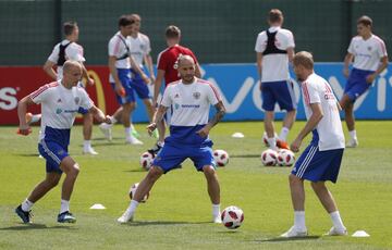 Rusia recibe la visita de Guus Hiddink en el entrenamiento